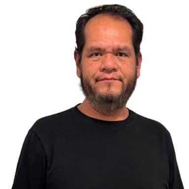 Hector Reyes, Founder of Vuelvete Digital